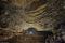 这是泉口洞顶部壮观的层理。来自曼彻斯特的探洞者兼摄影师Robbie Shone是15人探险小组中的一员，他是在洞穴考察过程中偶然间发现的此处自然奇观。